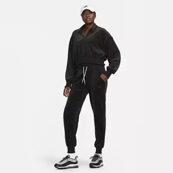 Nike black Velour Highwaisted jogger pant - Picture 1 of 8